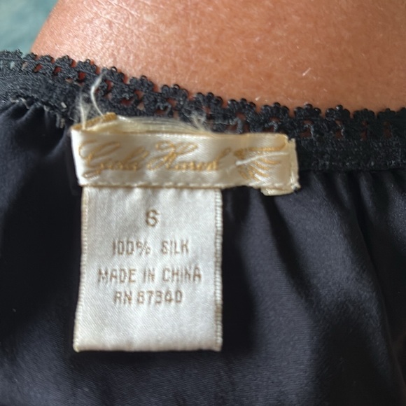 Black silk lace ruffled under slip - Picture 6 of 6